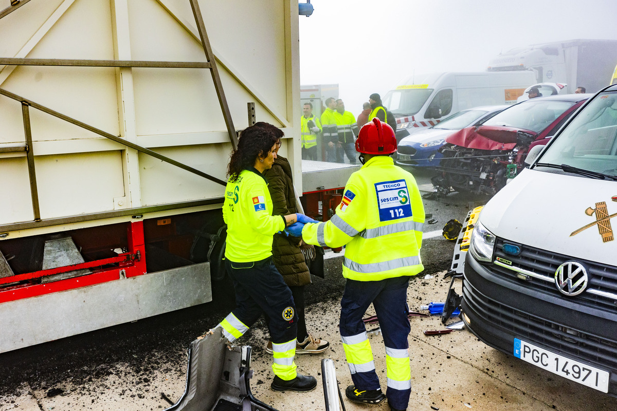 accidente multiple por la niebla, con 3 fallecidos y 18 heridos en la autovia de andalucía en la A 4 a la altura de Santa Cruz de Mudela,  accidente multiple en tre varios camiones y coches con tres fallecidos y 18 heridos dos graves, suceso  / RUEDA VILLAVERDE