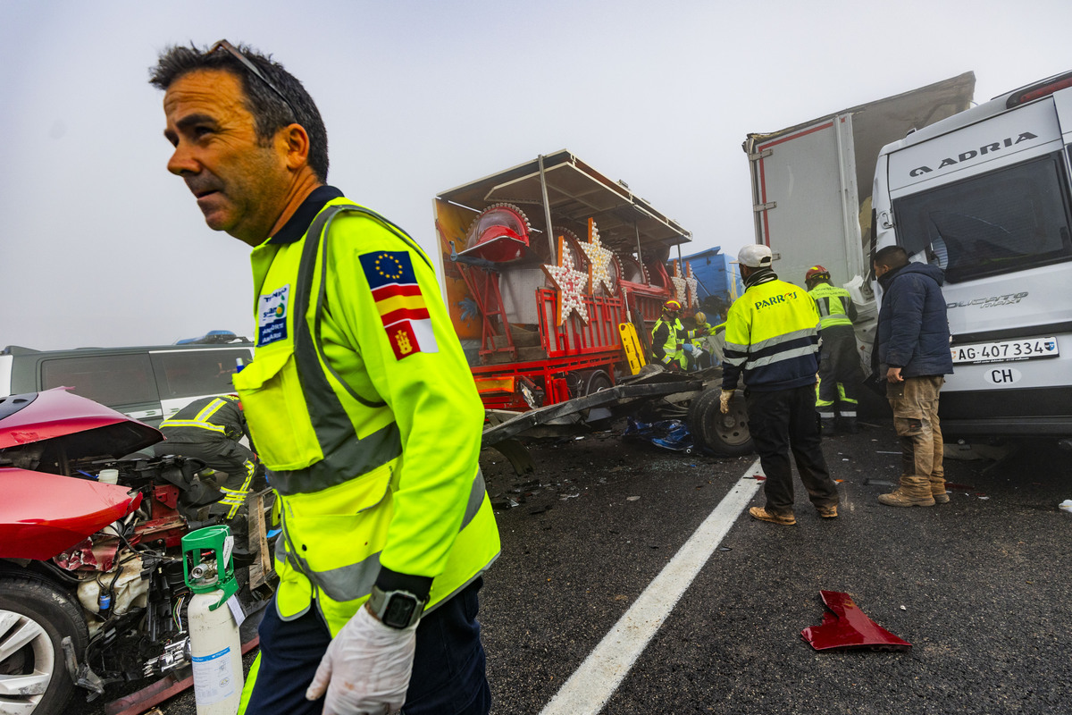 accidente multiple por la niebla, con 3 fallecidos y 18 heridos en la autovia de andalucía en la A 4 a la altura de Santa Cruz de Mudela,  accidente multiple en tre varios camiones y coches con tres fallecidos y 18 heridos dos graves, suceso  / RUEDA VILLAVERDE