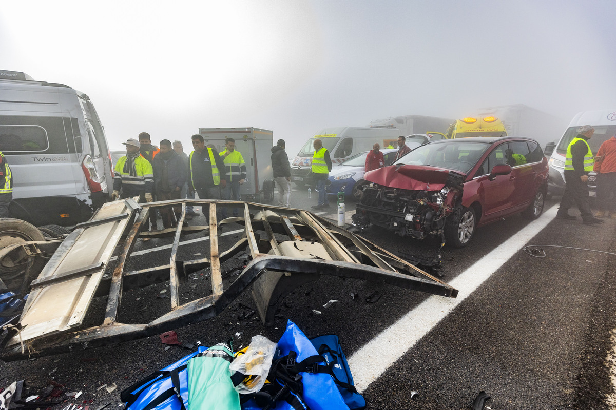 accidente multiple por la niebla, con 3 fallecidos y 18 heridos en la autovia de andalucía en la A 4 a la altura de Santa Cruz de Mudela,  accidente multiple en tre varios camiones y coches con tres fallecidos y 18 heridos dos graves, suceso  / RUEDA VILLAVERDE