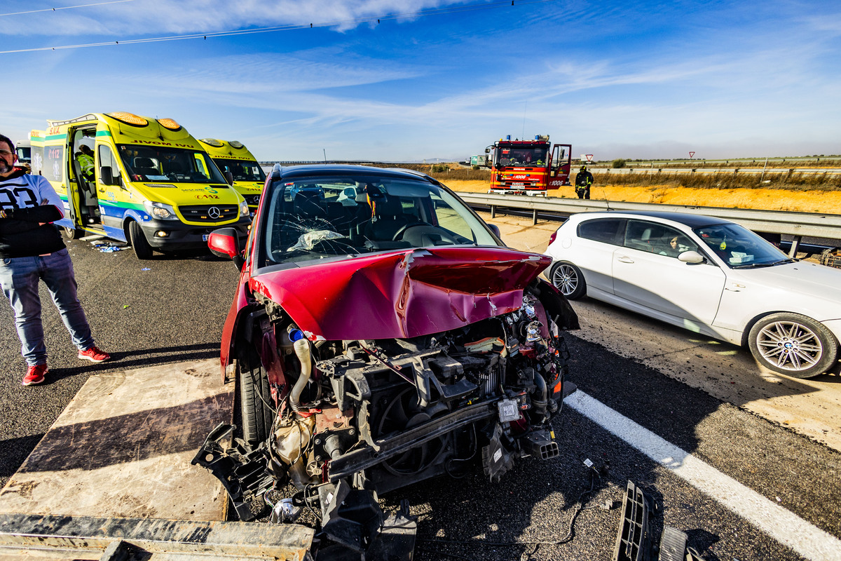 accidente multiple por la niebla, con 3 fallecidos y 18 heridos en la autovia de andalucía en la A 4 a la altura de Santa Cruz de Mudela,  accidente multiple en tre varios camiones y coches con tres fallecidos y 18 heridos dos graves, suceso  / RUEDA VILLAVERDE