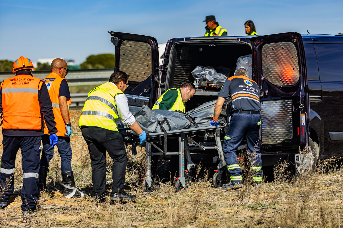 accidente multiple por la niebla, con 3 fallecidos y 18 heridos en la autovia de andalucía en la A 4 a la altura de Santa Cruz de Mudela,  accidente multiple en tre varios camiones y coches con tres fallecidos y 18 heridos dos graves, suceso  / RUEDA VILLAVERDE