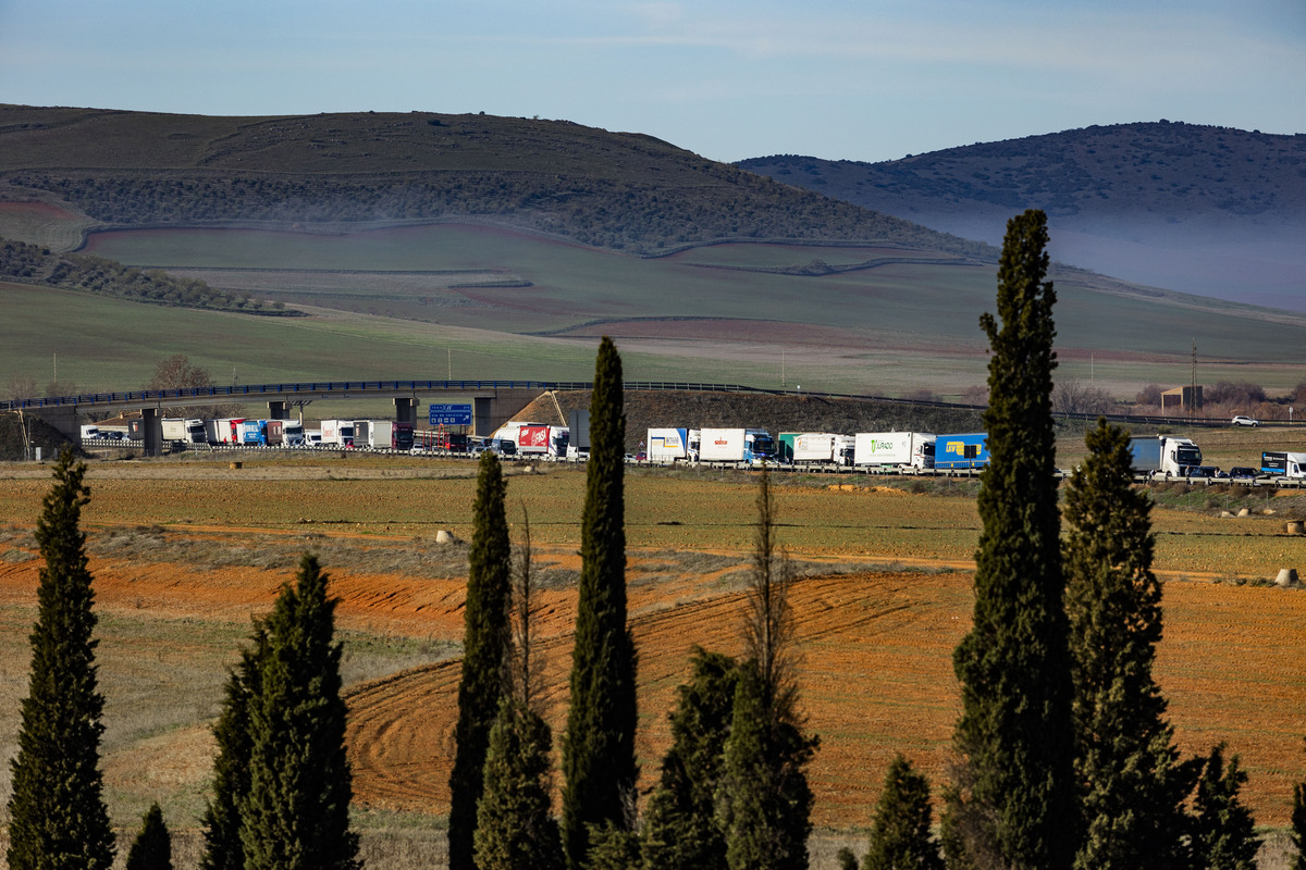 accidente multiple por la niebla, con 3 fallecidos y 18 heridos en la autovia de andalucía en la A 4 a la altura de Santa Cruz de Mudela,  accidente multiple en tre varios camiones y coches con tres fallecidos y 18 heridos dos graves, suceso  / RUEDA VILLAVERDE