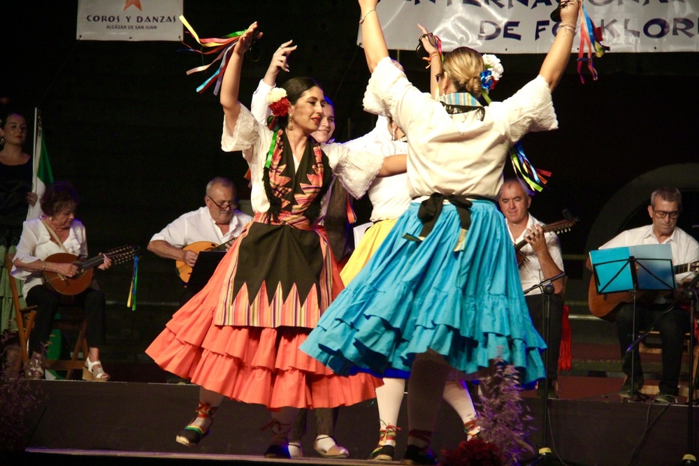 La Gala Folklórica Nacional cierra el LX festival de Alcázar