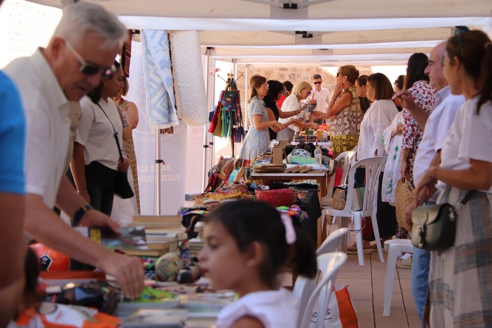 Mercadillo solidario visibiliza la cooperación internacional