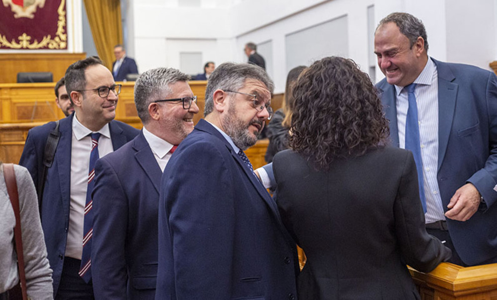 Entrada de los diputados del PP Moreno Moya, Redondo y Martín Buro.