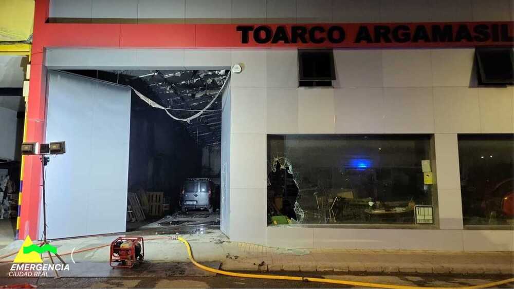 Arde un taller mecánico en Argamasilla sin causar heridos