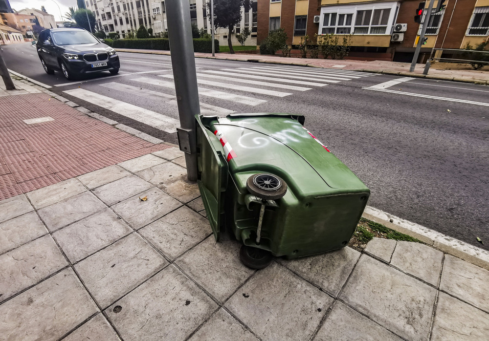 Los restos del huracán dejan ramas caídas y vientos de 65 km/h