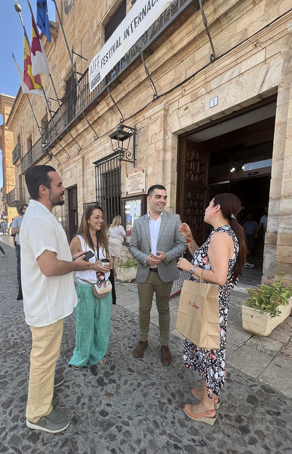 Visita a Almagro de la ministra plenipotenciaria de la Embajada de Colombia