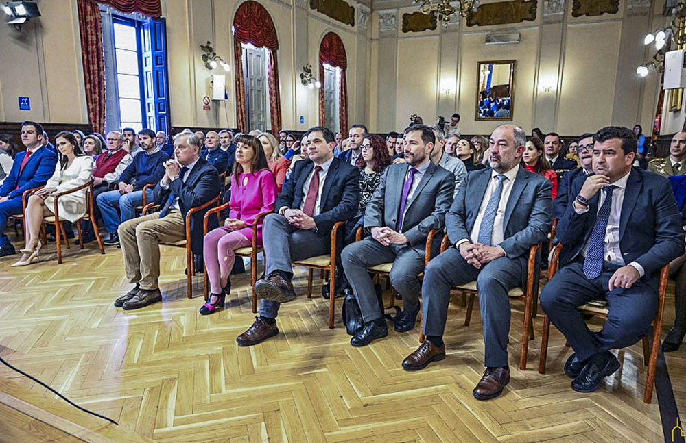 Galardonados por la APCR y autoridades en la gala celebrada este martes en Ciudad Real.