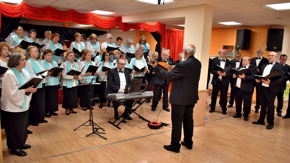 Cantos y bailes ante la cruz de mayo del Margarita Salas