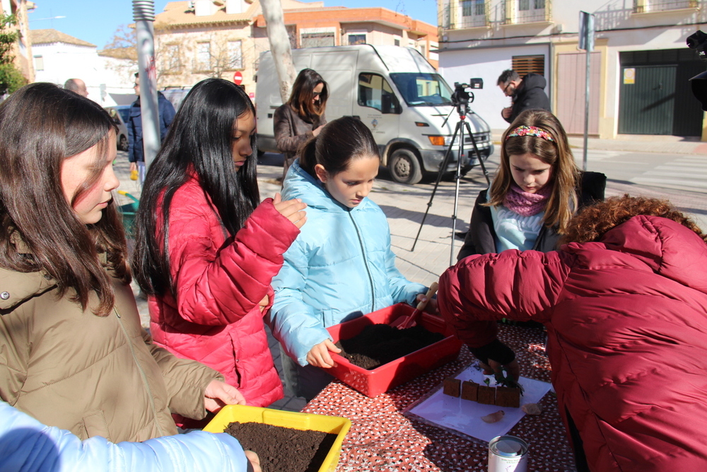 El proyecto alcorques arranca con el CEIP Jesús Ruiz 