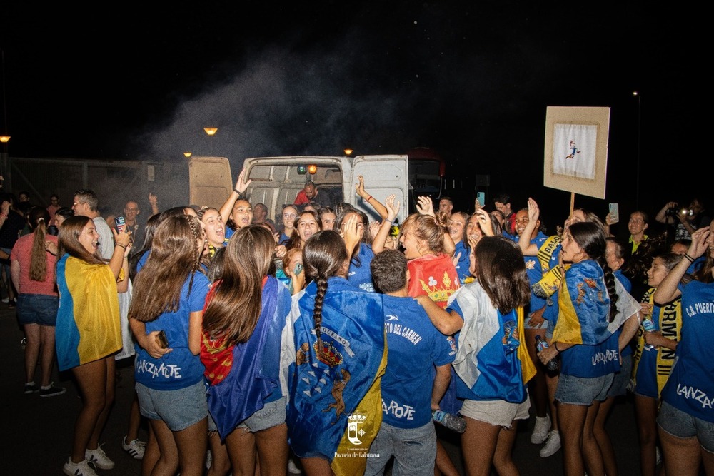 Gran ambiente en el desfile de banderas de la Spartan