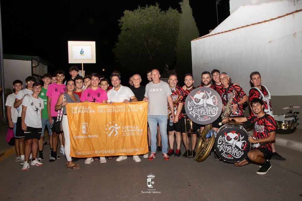 Gran ambiente en el desfile de banderas de la Spartan