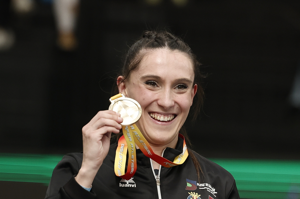 Paula Sevilla, con la medalla de oro conquistada en la pasada edición.