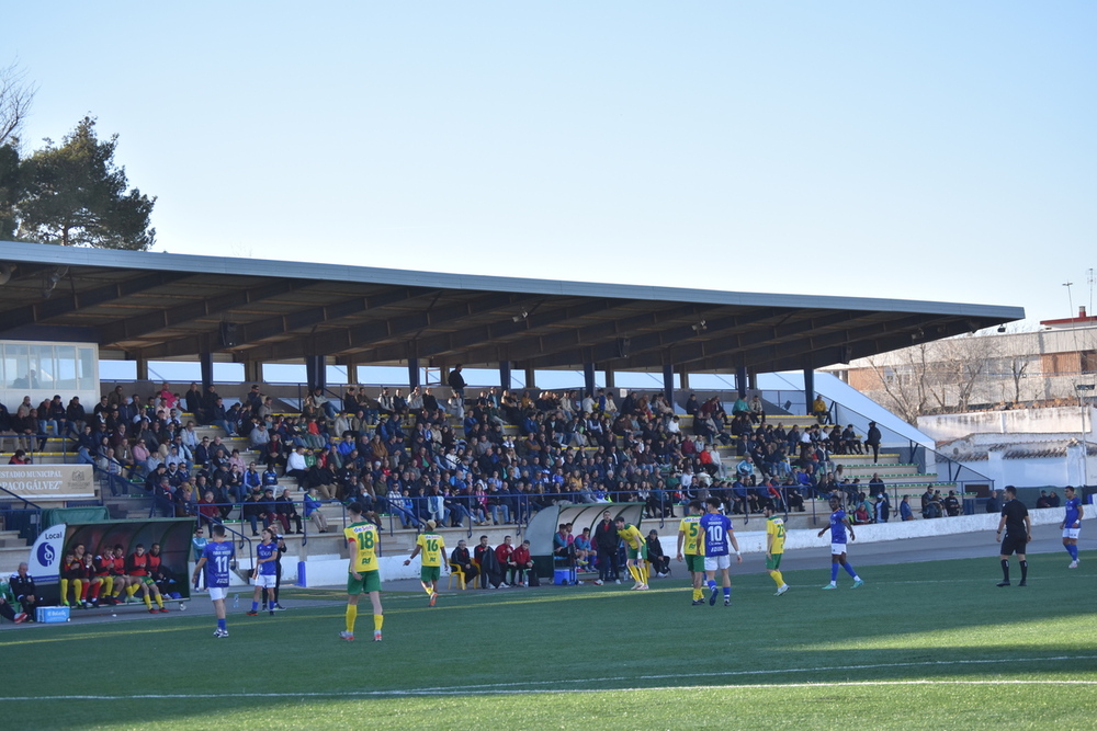 El Municipal de Tomelloso presentó una de las mejores entradas de la temporada con muchos aficionados socuellaminos.