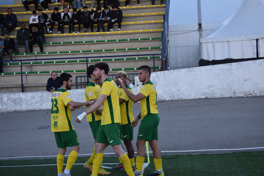 Joaquín (a la derecha) celebra el gol conseguido con sus compañeros.