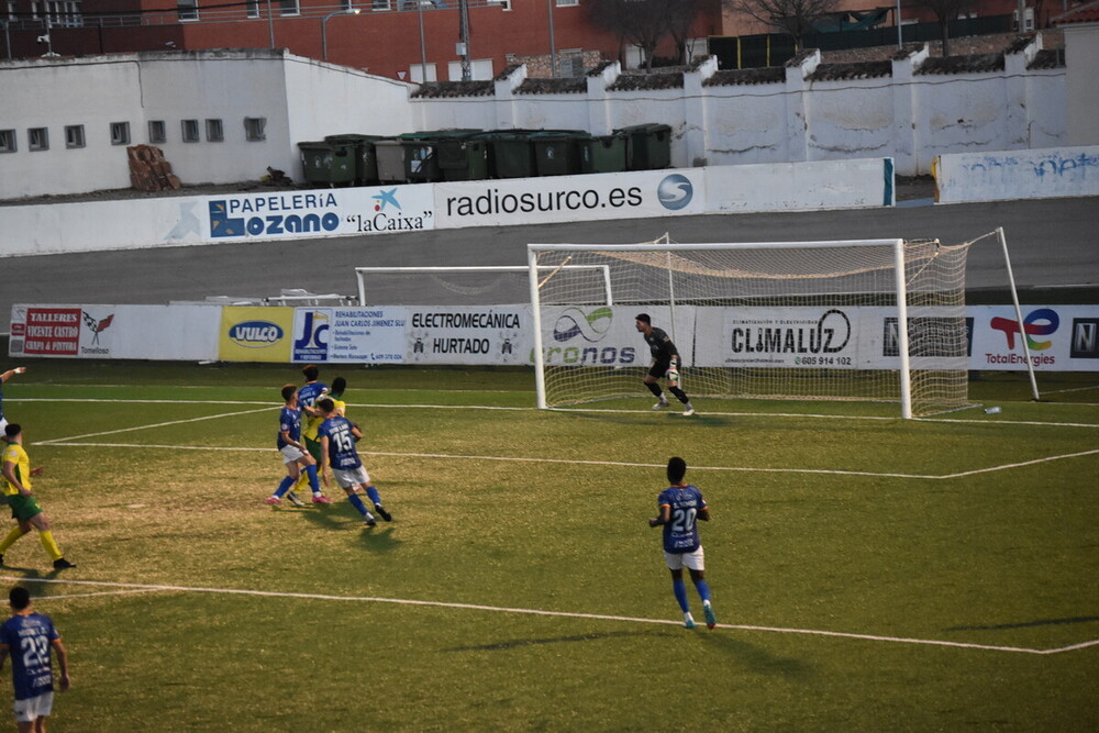 En la última jugada del partido Isaac fue defendido por tres jugadores de la UD Socuéllamos.