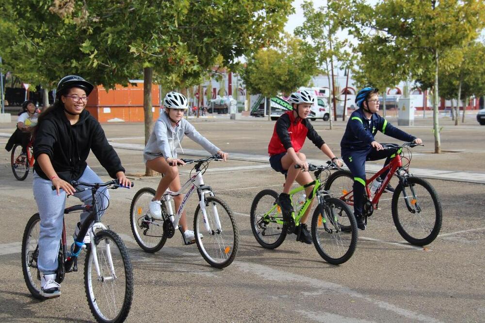 Alcázar reúne a 240 adolescentes en el Día de la Bicicleta 