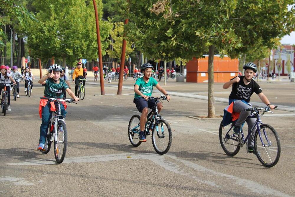 Alcázar reúne a 240 adolescentes en el Día de la Bicicleta 