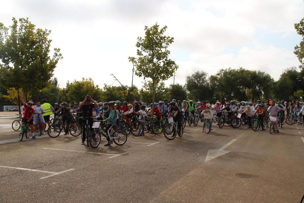 Alcázar reúne a 240 adolescentes en el Día de la Bicicleta 