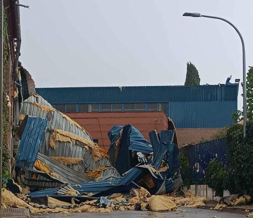 Una fuerte tromba de agua destroza el pabellón de Castellar