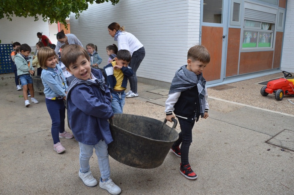 El CEIP Félix Grande hace su propia vendimia 