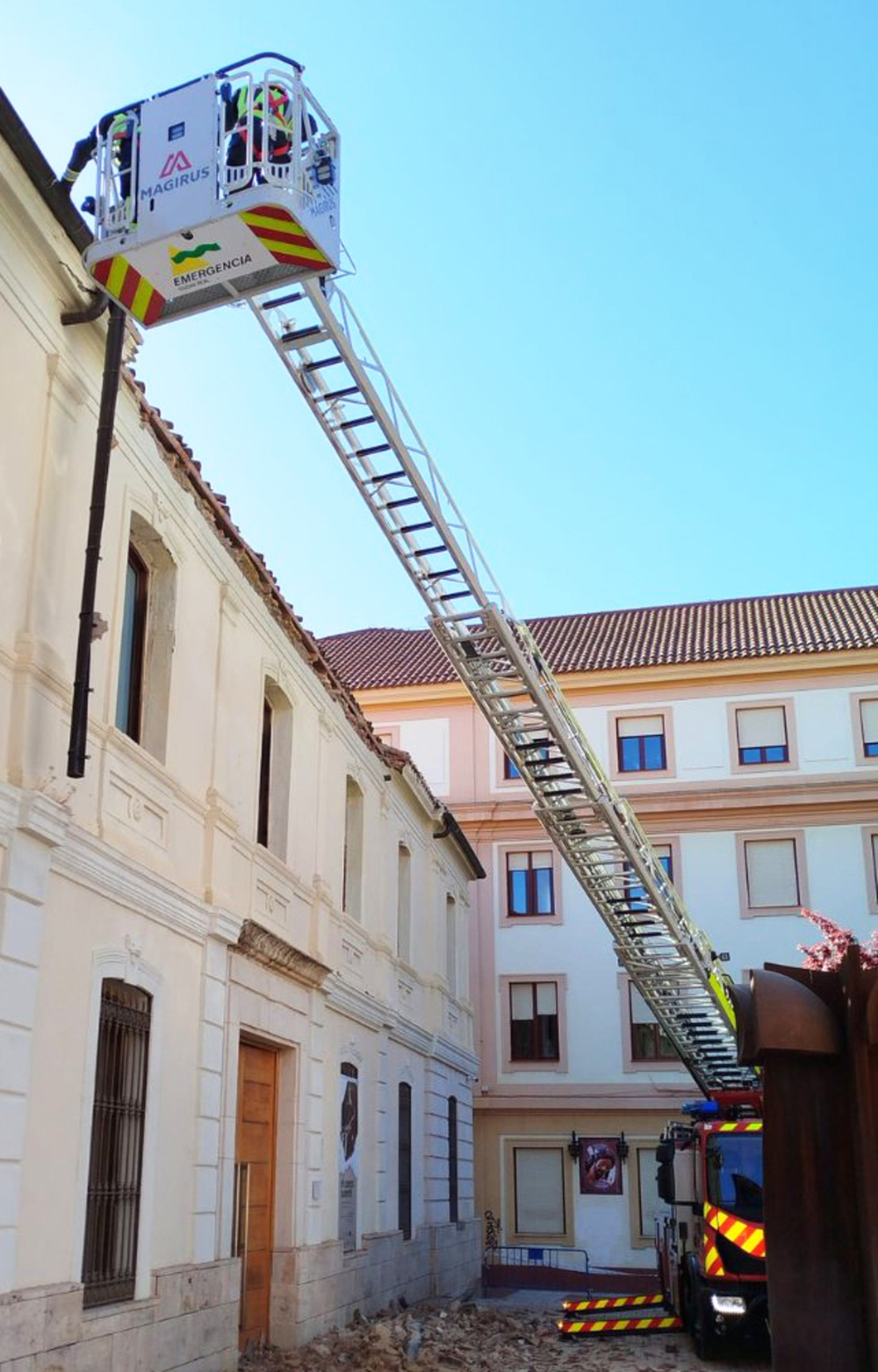 Invertirán de urgencia en la Merced para cambiar la cornisa