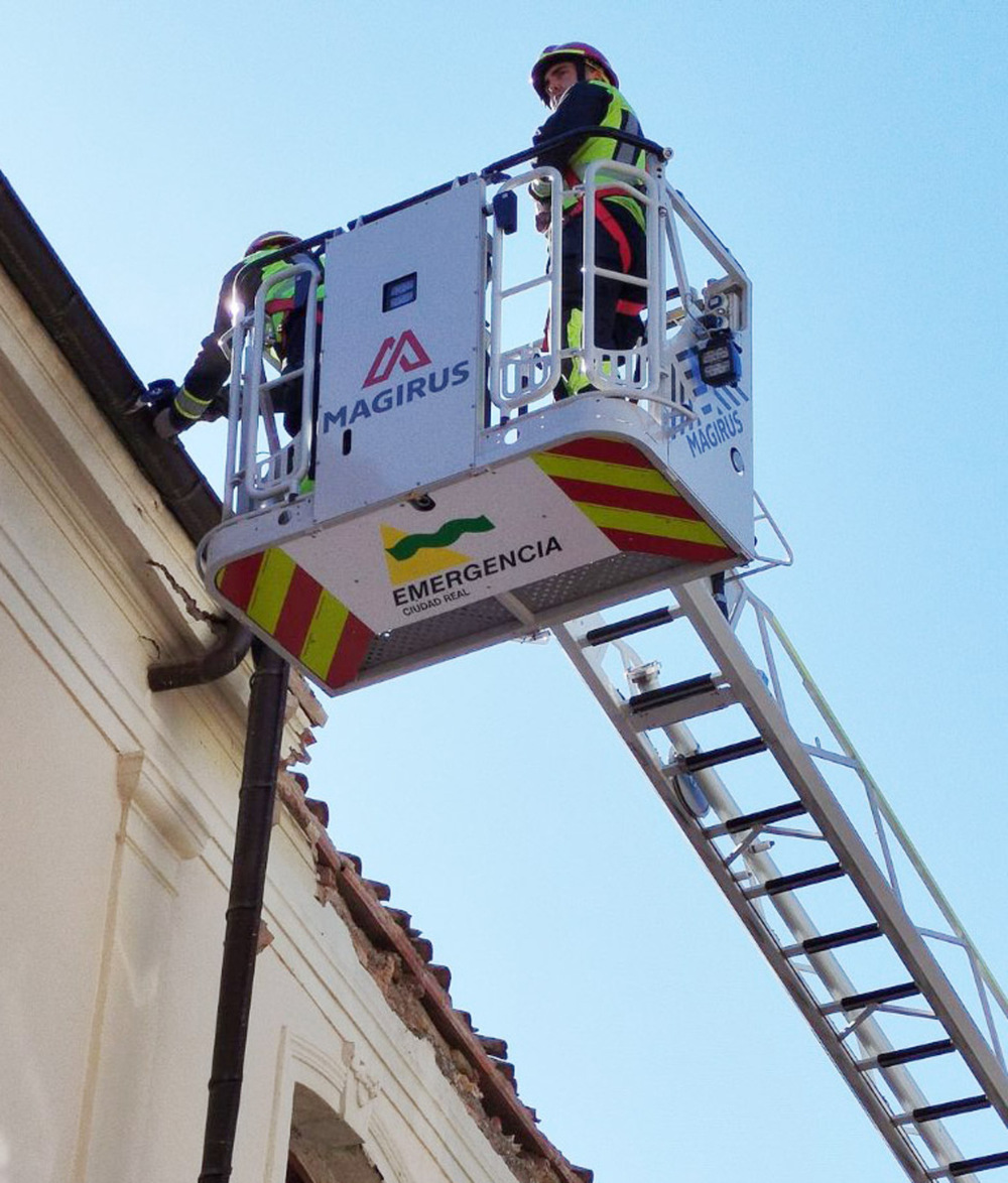 Se derrumba parte de la cornisa del Museo de la Merced