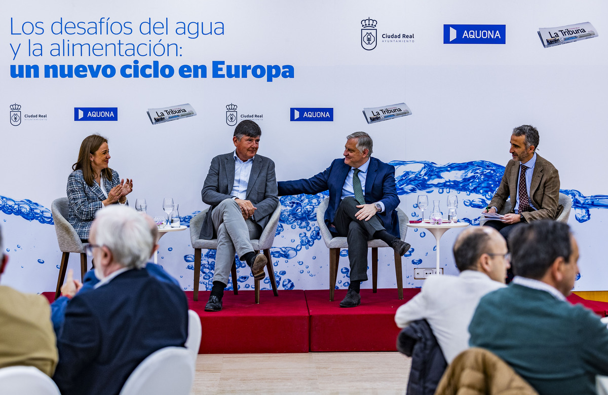 desayuno informativo de La Tribuna, sobre Loxs Desafíos del agua, con la presencia de Paco Ñuñez,, Francisco Cañizares y el ex ministro del PP Manuel Pimentél, desayuno informativo de la Tribuna sobre el Agua  / RUEDA VILLAVERDE