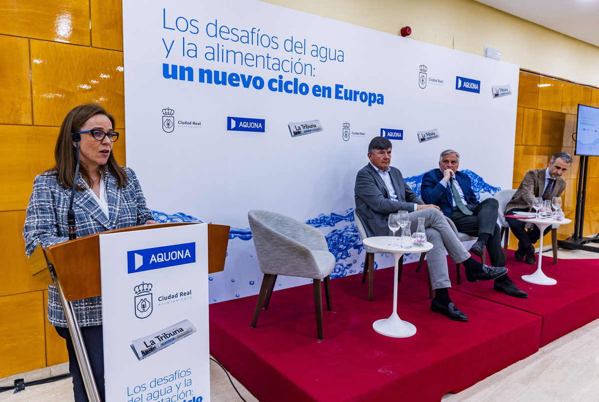 desayuno informativo de La Tribuna, sobre Loxs Desafíos del agua, con la presencia de Paco Ñuñez,, Francisco Cañizares y el ex ministro del PP Manuel Pimentél, desayuno informativo de la Tribuna sobre el Agua  / RUEDA VILLAVERDE