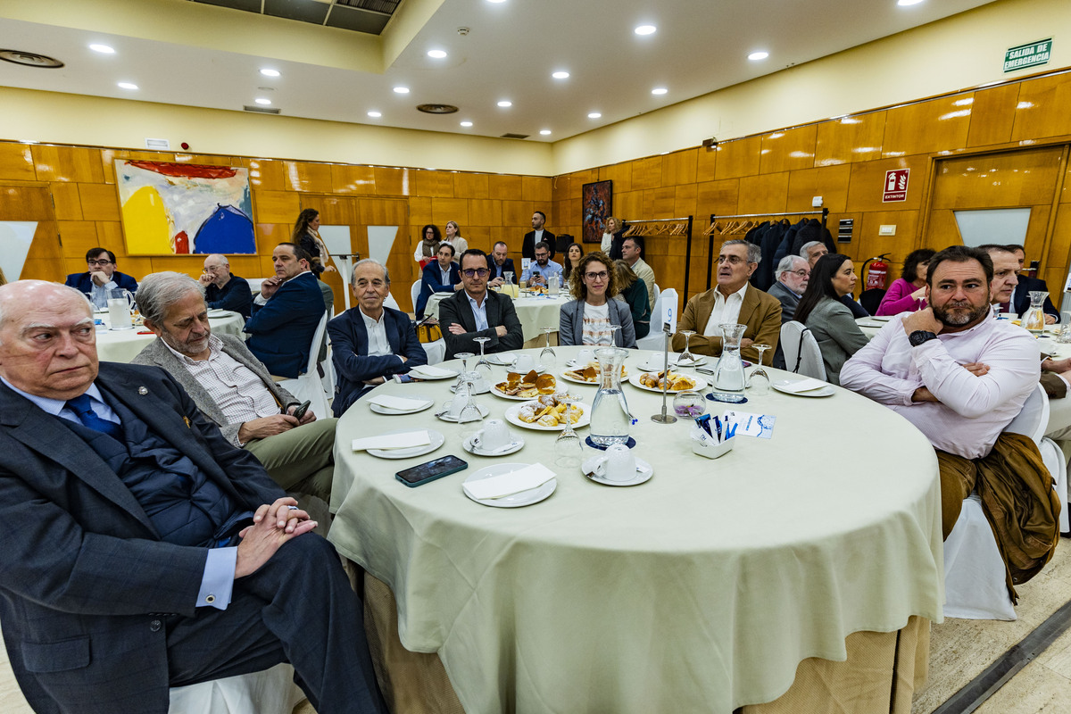 desayuno informativo de La Tribuna, sobre Loxs Desafíos del agua, con la presencia de Paco Ñuñez,, Francisco Cañizares y el ex ministro del PP Manuel Pimentél, desayuno informativo de la Tribuna sobre el Agua  / RUEDA VILLAVERDE