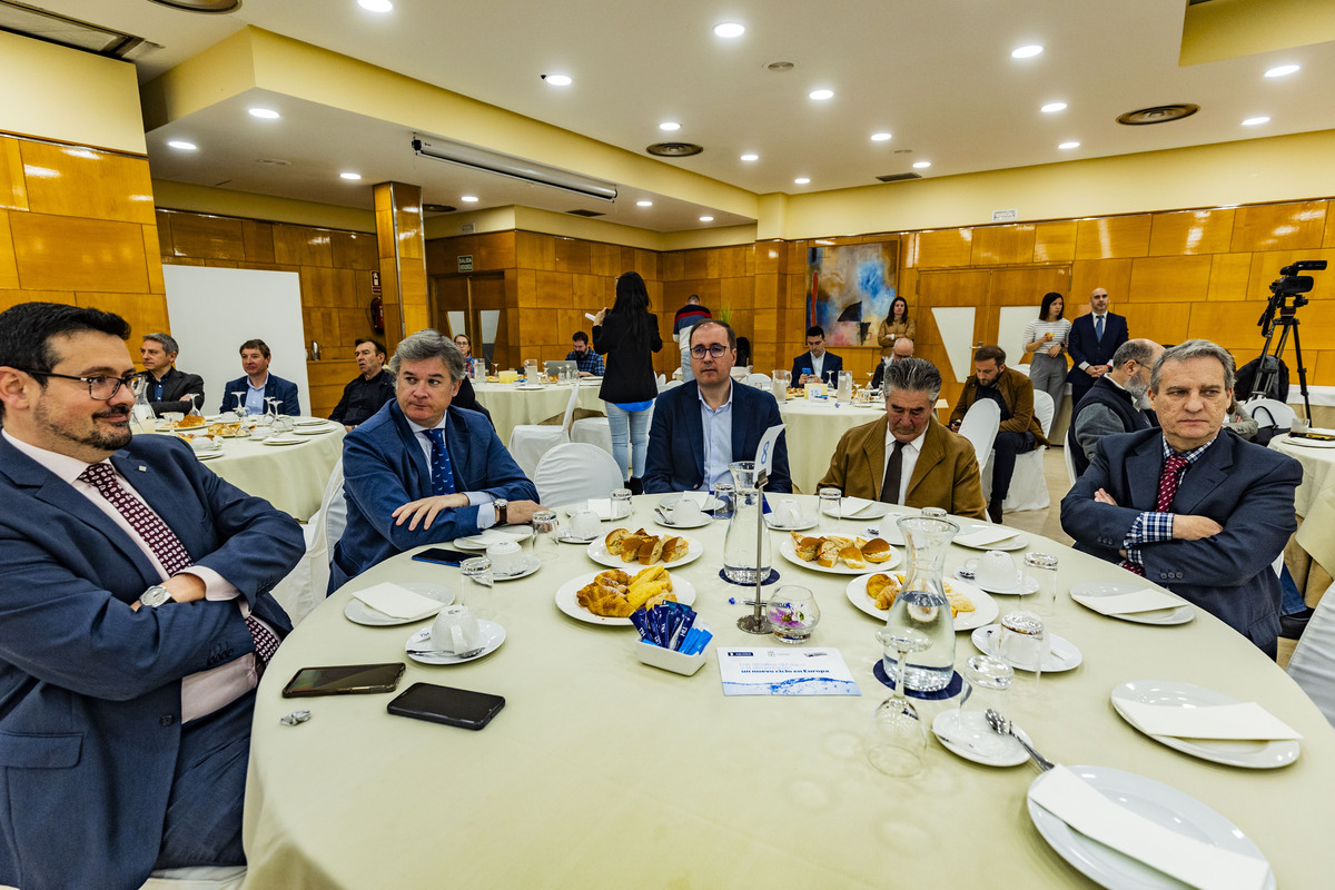 desayuno informativo de La Tribuna, sobre Loxs Desafíos del agua, con la presencia de Paco Ñuñez,, Francisco Cañizares y el ex ministro del PP Manuel Pimentél, desayuno informativo de la Tribuna sobre el Agua  / RUEDA VILLAVERDE