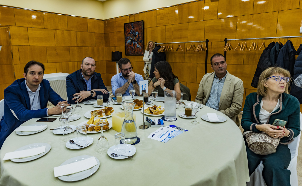 desayuno informativo de La Tribuna, sobre Loxs Desafíos del agua, con la presencia de Paco Ñuñez,, Francisco Cañizares y el ex ministro del PP Manuel Pimentél, desayuno informativo de la Tribuna sobre el Agua  / RUEDA VILLAVERDE