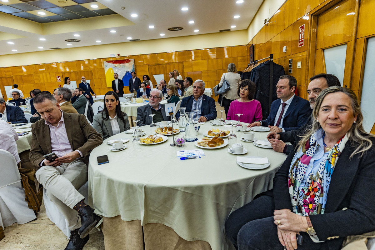 desayuno informativo de La Tribuna, sobre Loxs Desafíos del agua, con la presencia de Paco Ñuñez,, Francisco Cañizares y el ex ministro del PP Manuel Pimentél, desayuno informativo de la Tribuna sobre el Agua  / RUEDA VILLAVERDE