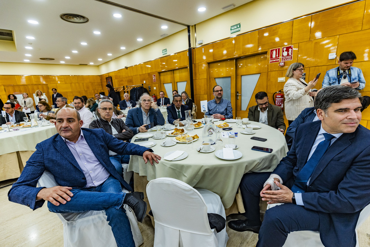 desayuno informativo de La Tribuna, sobre Loxs Desafíos del agua, con la presencia de Paco Ñuñez,, Francisco Cañizares y el ex ministro del PP Manuel Pimentél, desayuno informativo de la Tribuna sobre el Agua  / RUEDA VILLAVERDE