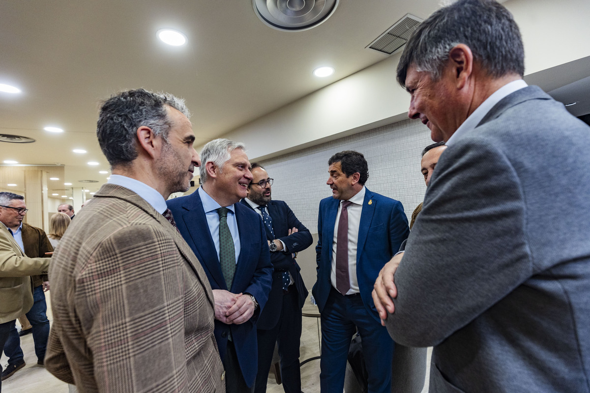 desayuno informativo de La Tribuna, sobre Loxs Desafíos del agua, con la presencia de Paco Ñuñez,, Francisco Cañizares y el ex ministro del PP Manuel Pimentél, desayuno informativo de la Tribuna sobre el Agua  / RUEDA VILLAVERDE