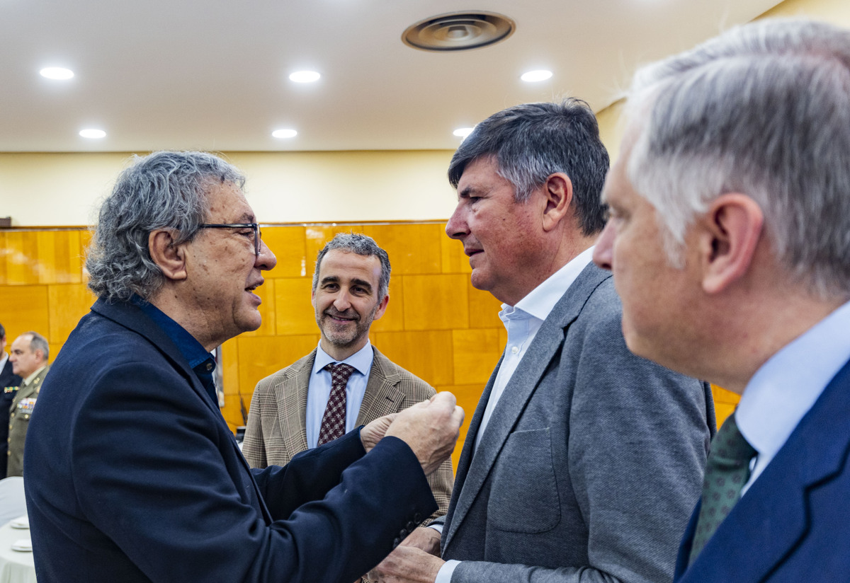 desayuno informativo de La Tribuna, sobre Loxs Desafíos del agua, con la presencia de Paco Ñuñez,, Francisco Cañizares y el ex ministro del PP Manuel Pimentél, desayuno informativo de la Tribuna sobre el Agua  / RUEDA VILLAVERDE