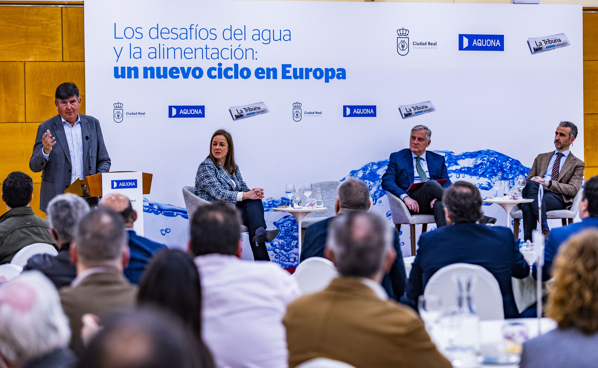 desayuno informativo de La Tribuna, sobre Loxs Desafíos del agua, con la presencia de Paco Ñuñez,, Francisco Cañizares y el ex ministro del PP Manuel Pimentél, desayuno informativo de la Tribuna sobre el Agua  / RUEDA VILLAVERDE