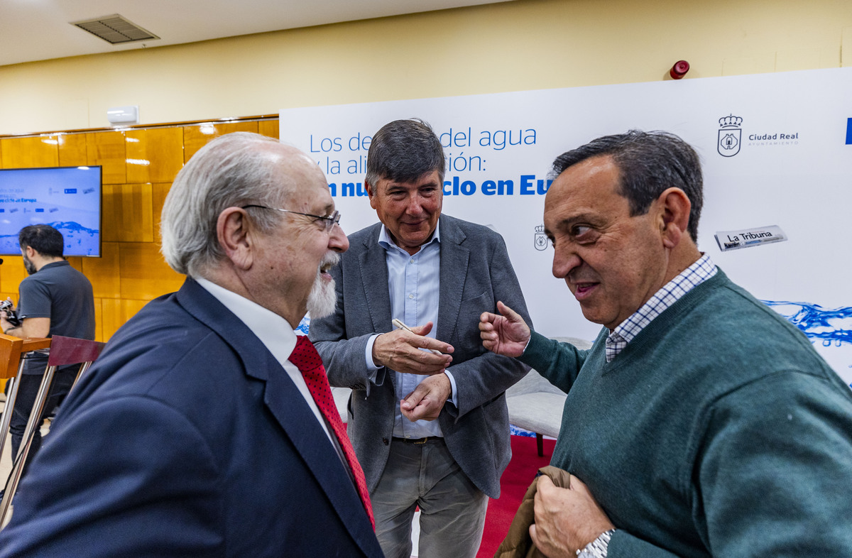 desayuno informativo de La Tribuna, sobre Loxs Desafíos del agua, con la presencia de Paco Ñuñez,, Francisco Cañizares y el ex ministro del PP Manuel Pimentél, desayuno informativo de la Tribuna sobre el Agua  / RUEDA VILLAVERDE