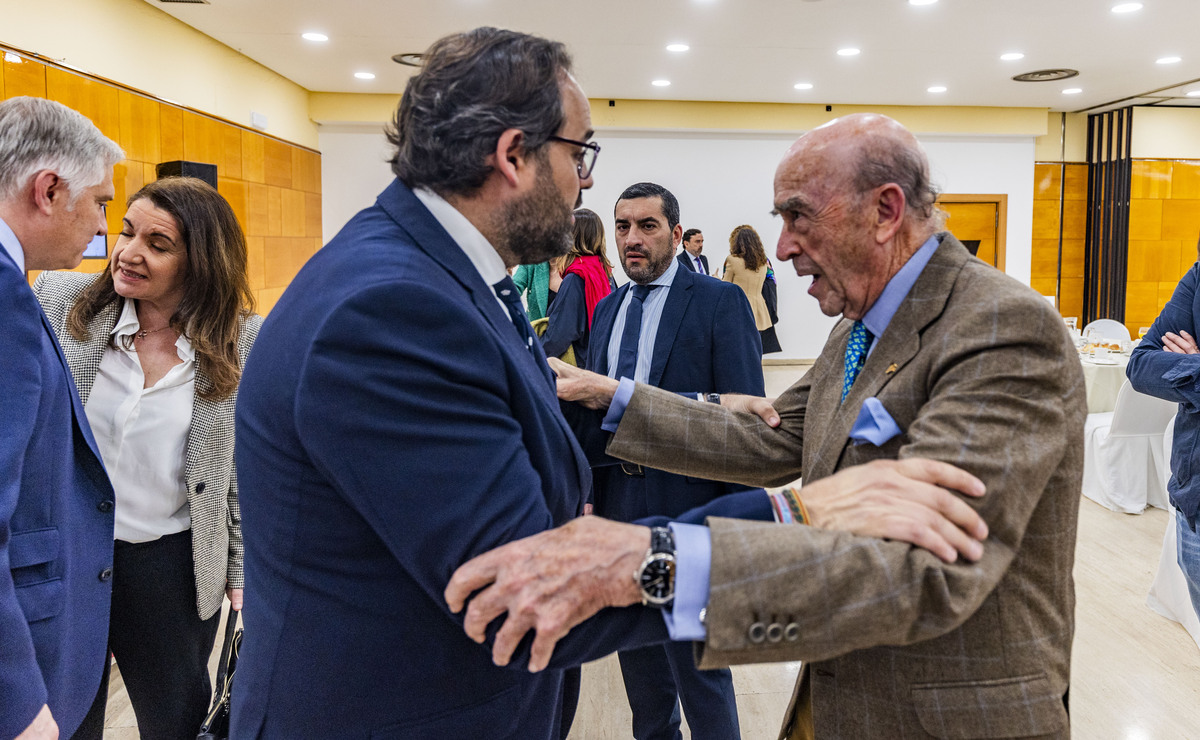 desayuno informativo de La Tribuna, sobre Loxs Desafíos del agua, con la presencia de Paco Ñuñez,, Francisco Cañizares y el ex ministro del PP Manuel Pimentél, desayuno informativo de la Tribuna sobre el Agua  / RUEDA VILLAVERDE