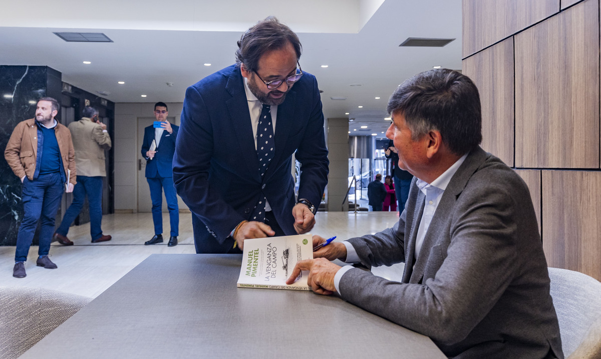 desayuno informativo de La Tribuna, sobre Loxs Desafíos del agua, con la presencia de Paco Ñuñez,, Francisco Cañizares y el ex ministro del PP Manuel Pimentél, desayuno informativo de la Tribuna sobre el Agua  / RUEDA VILLAVERDE