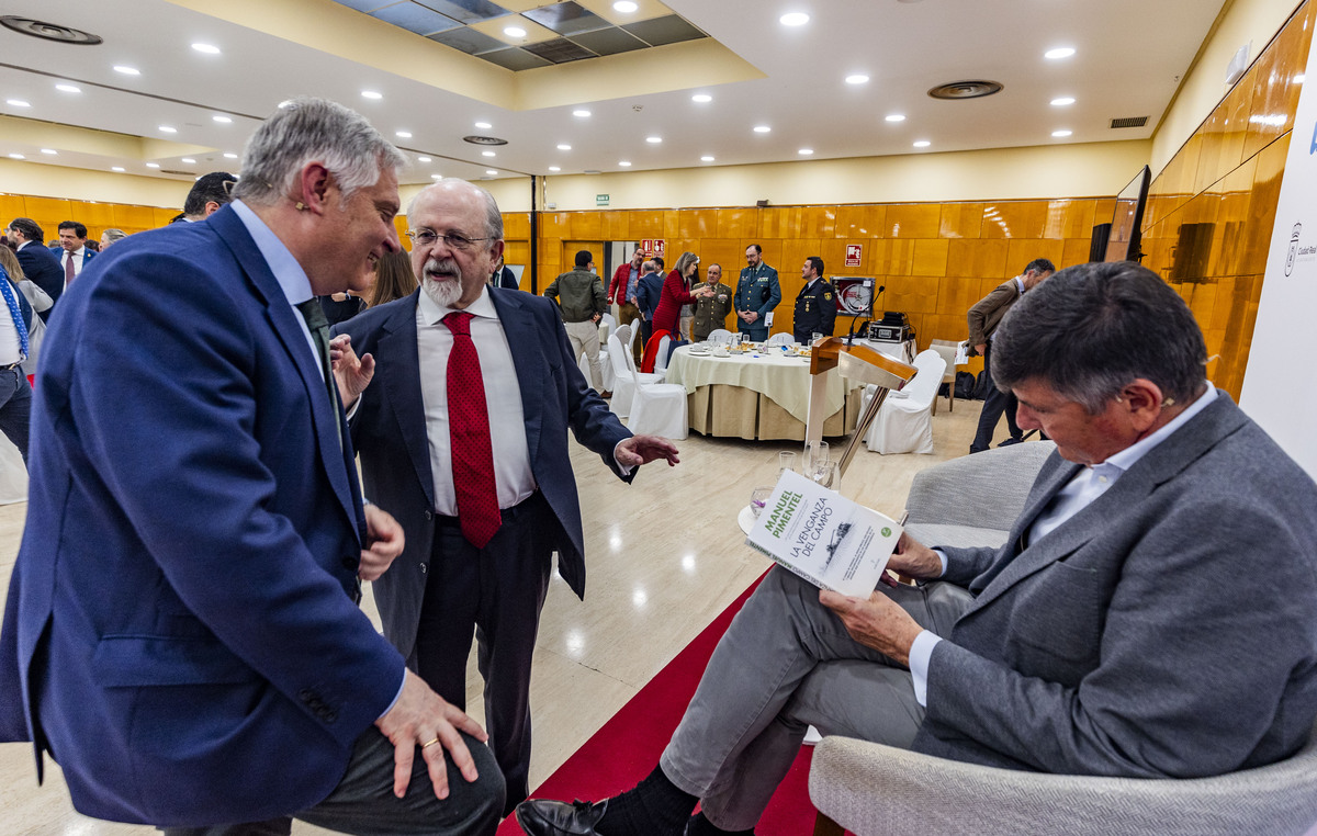 desayuno informativo de La Tribuna, sobre Loxs Desafíos del agua, con la presencia de Paco Ñuñez,, Francisco Cañizares y el ex ministro del PP Manuel Pimentél, desayuno informativo de la Tribuna sobre el Agua  / RUEDA VILLAVERDE