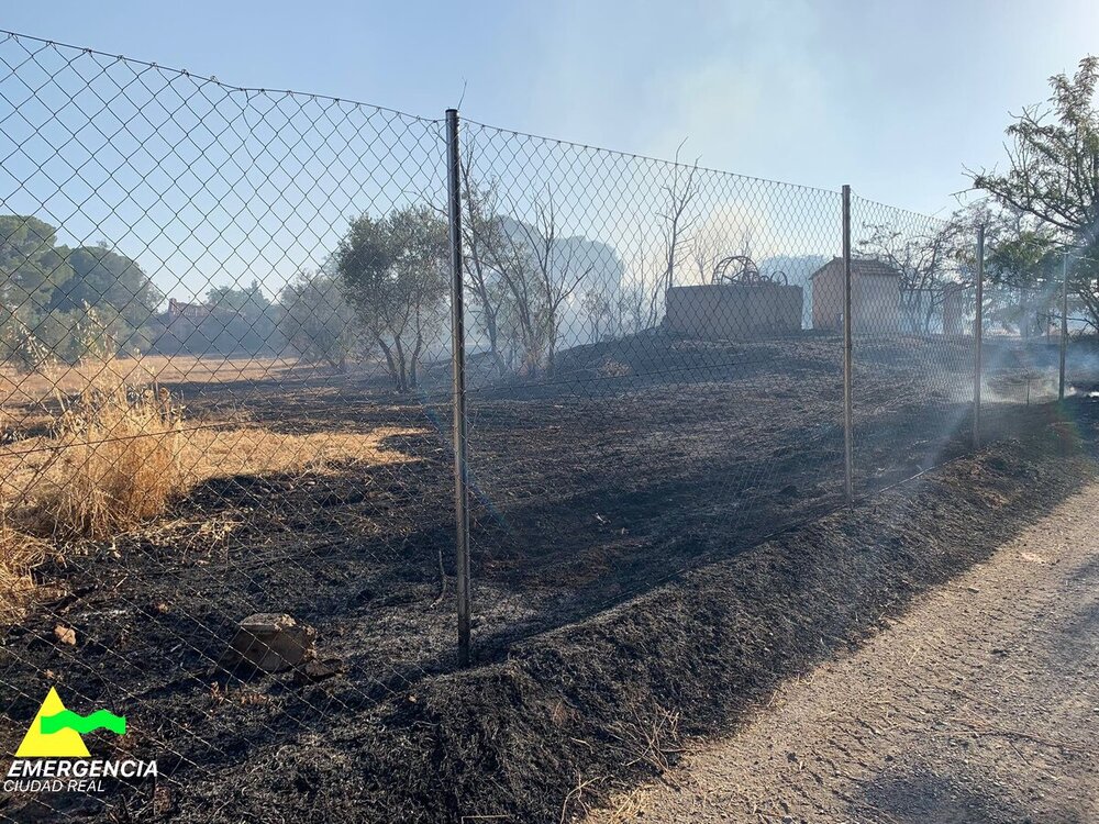 Un incendio en la Poblachuela provoca daños en dos viviendas