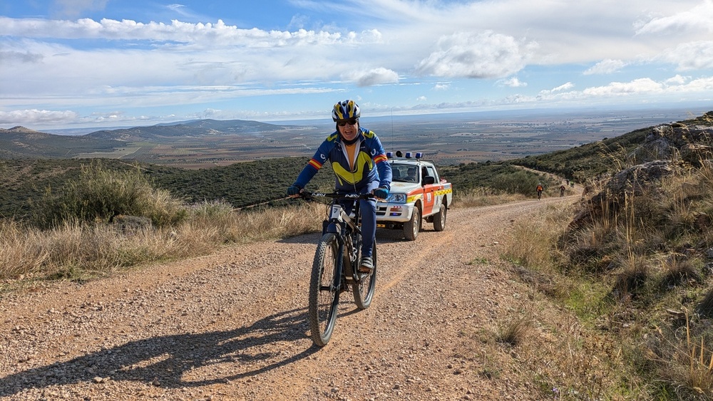 Cien ciclistas participan en la ruta de la Policía Local 