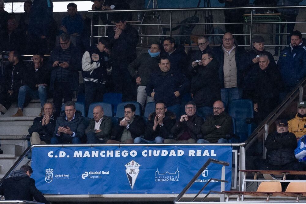 El palco del 'Poli', don los dos aspirantes a la presidencia de la FFCM.