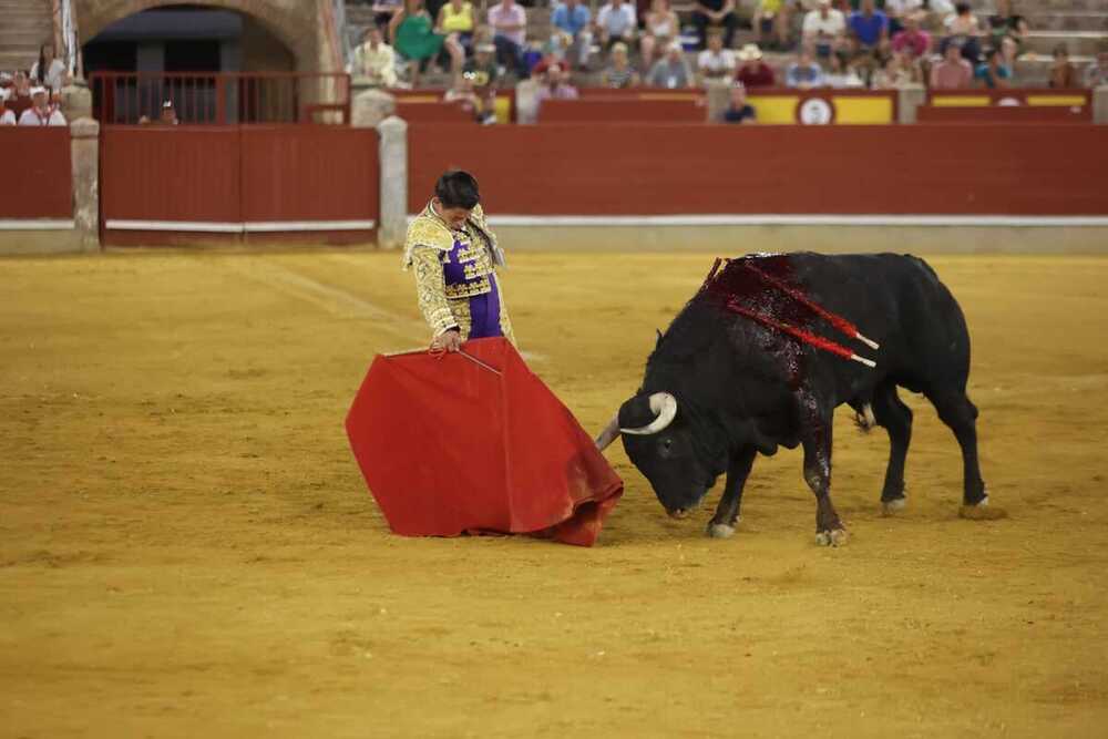 Primera de feria: Un veterano y un novel a hombros