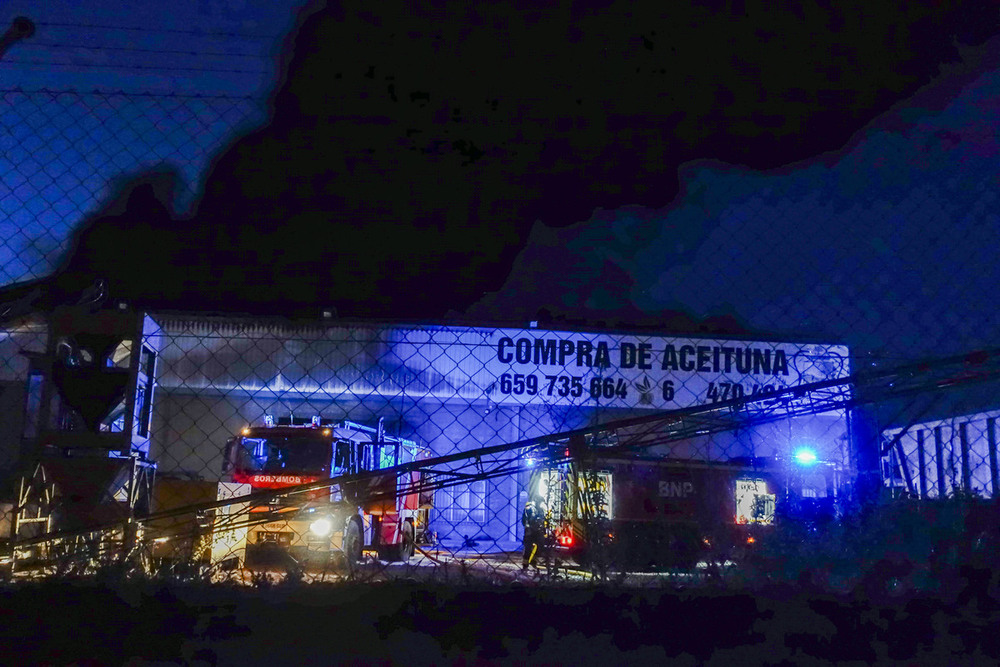 Controlado el incendio de la nave industrial de Almagro