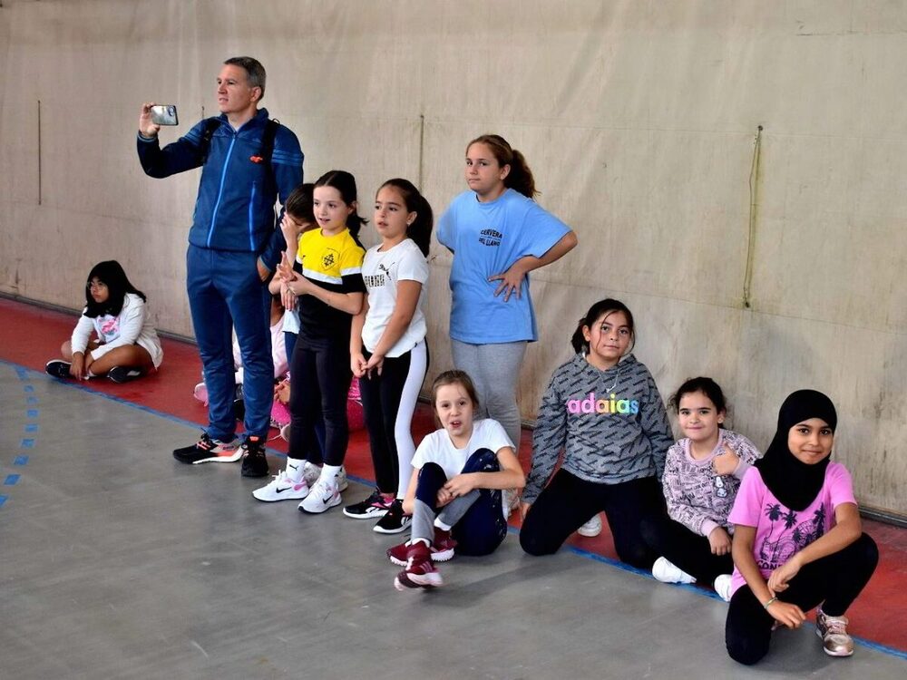 Seiscientos escolares se adentran en el atletismo