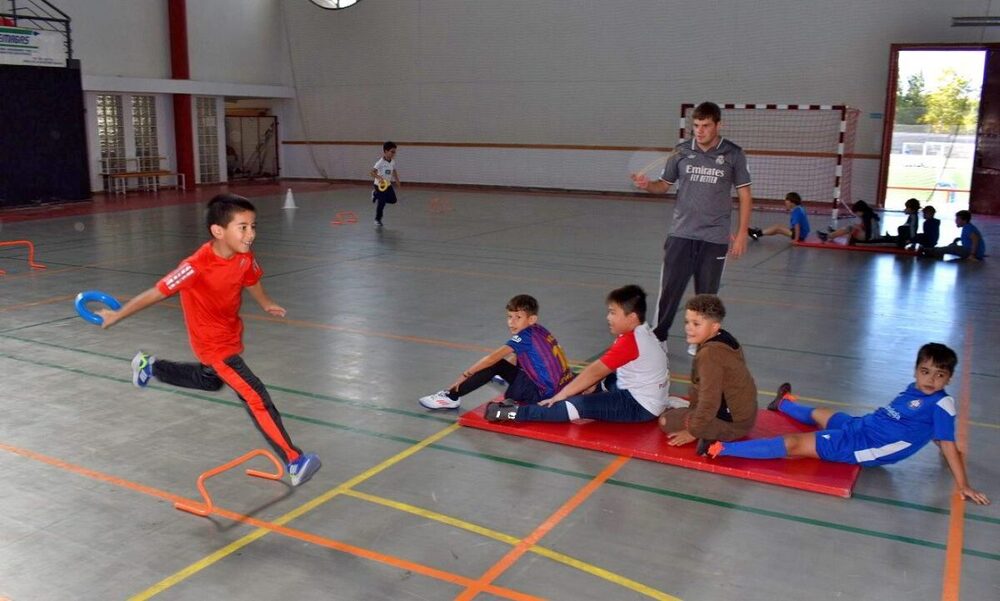 Seiscientos escolares se adentran en el atletismo