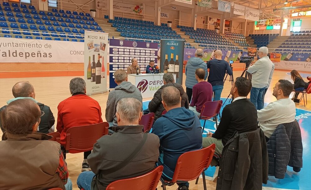 El acto de despedida se ha celebrado en el pabellón Virgen de la Cabeza de Valdepeñas.